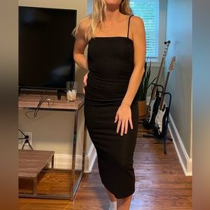 Jeralyn - Camila Coelho - Midi Dress in Black